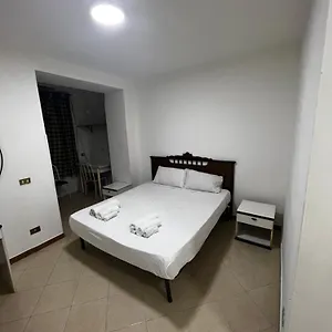 1 Near By Central Train Station Appartamento