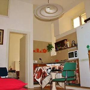 House 2*, Roma Itália